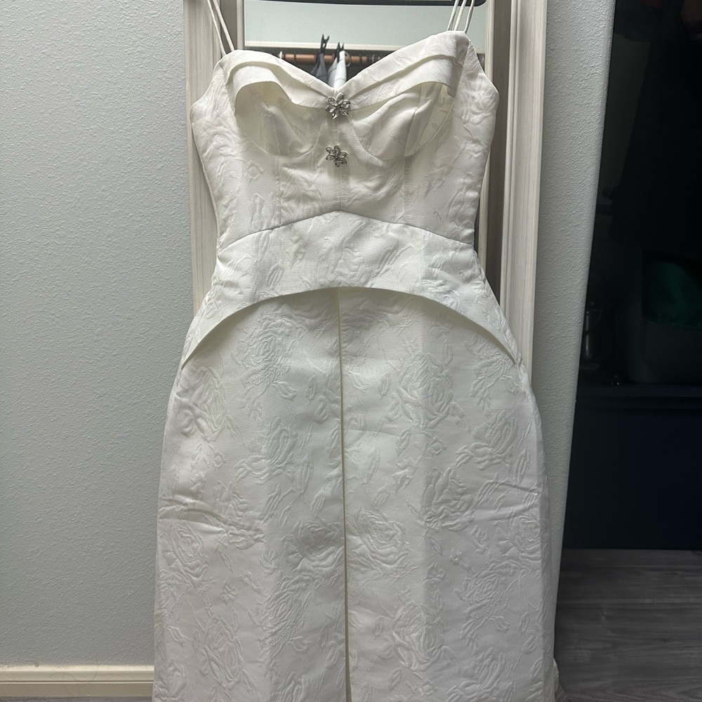 Chic Strapless White Floral Dress